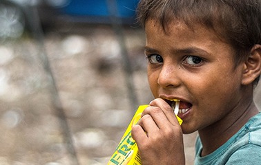 অসহায়দের মাঝে খাদ্য বিতরণ